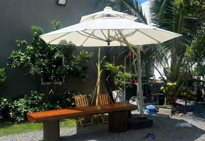 Dù Che Nắng Tại Cam Lâm - Giải Pháp Hoàn Hảo Từ Xưởng Dù Che Minh Long