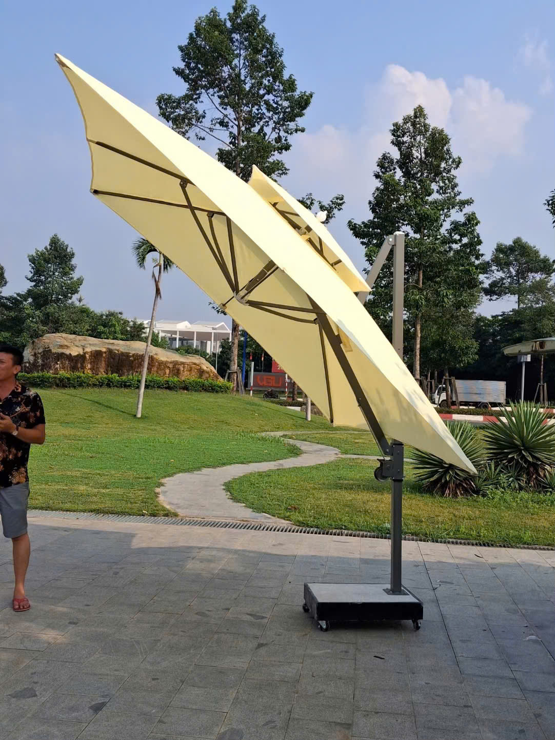 Dù che Bến Cát, mẫu dù vuông lệch tâm nghiêng - kích thước 3mx3m