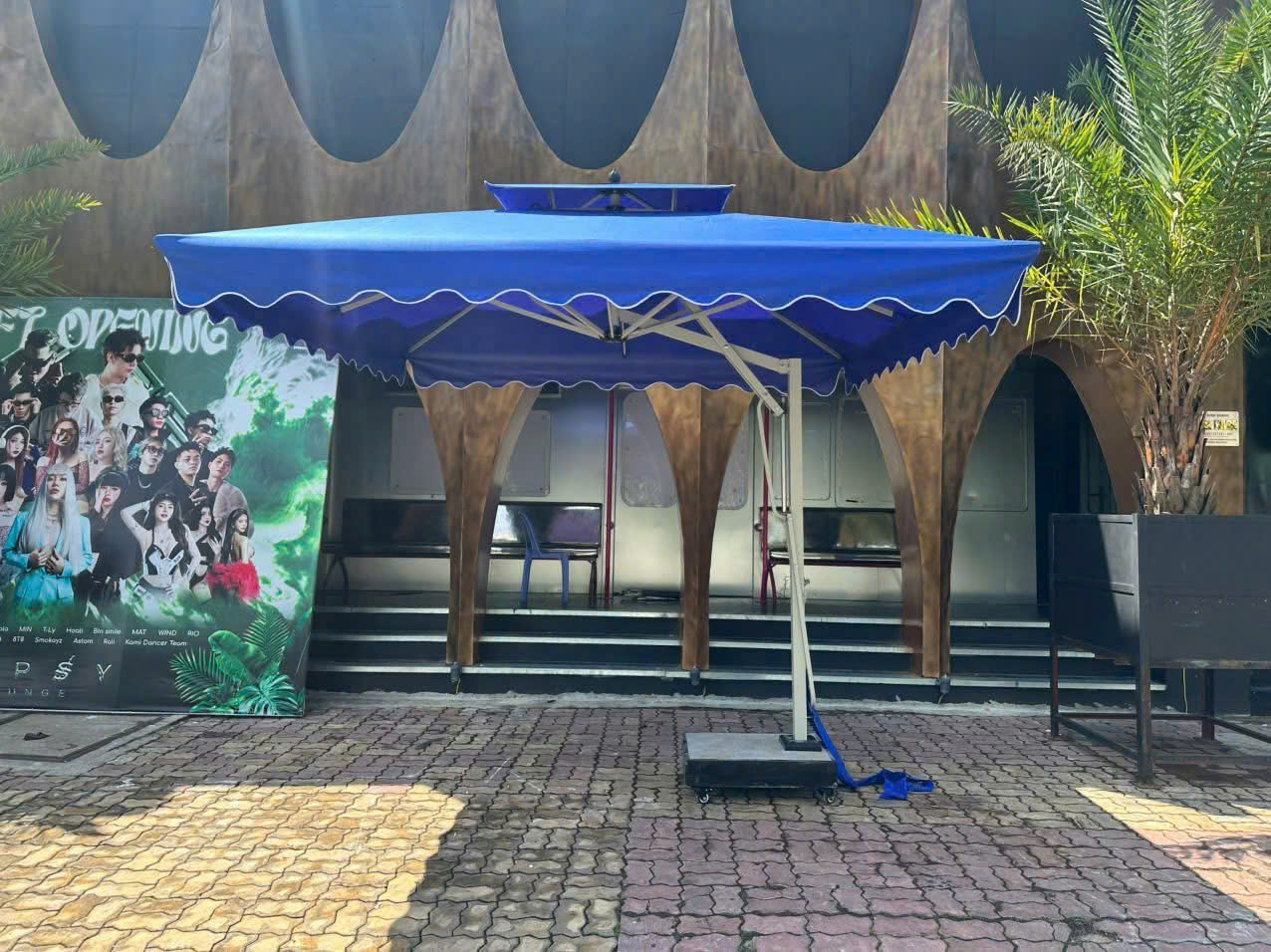 Dù che nắng Nhơn Trạch - mẫu dù vuông 3x3m hai tầng màu xanh dương