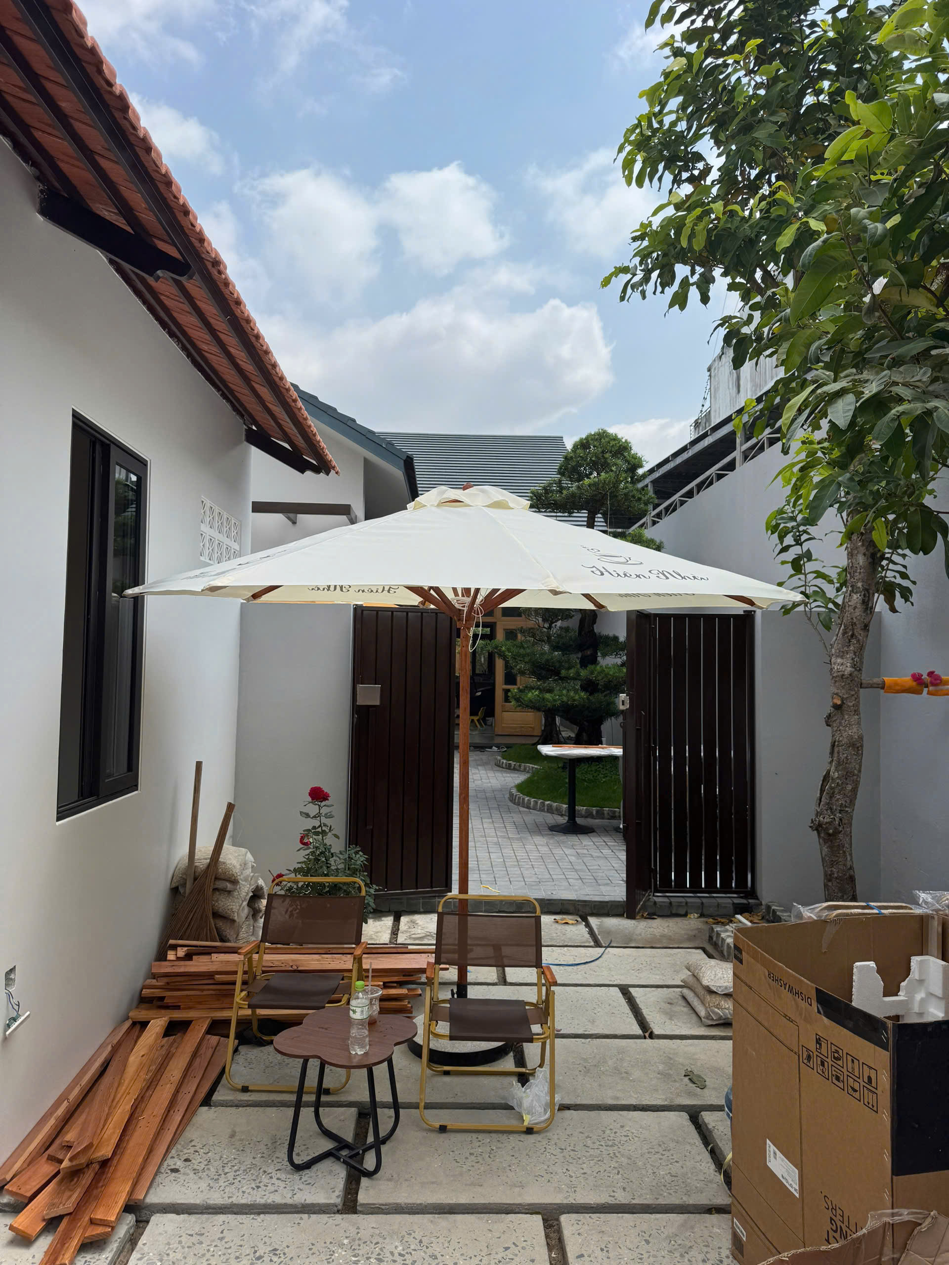Dù gỗ sân vườn đường kính 3m, mẫu chuyên cho quán cafe, homestay. Có ship về Đức Hoà, Tây Ninh