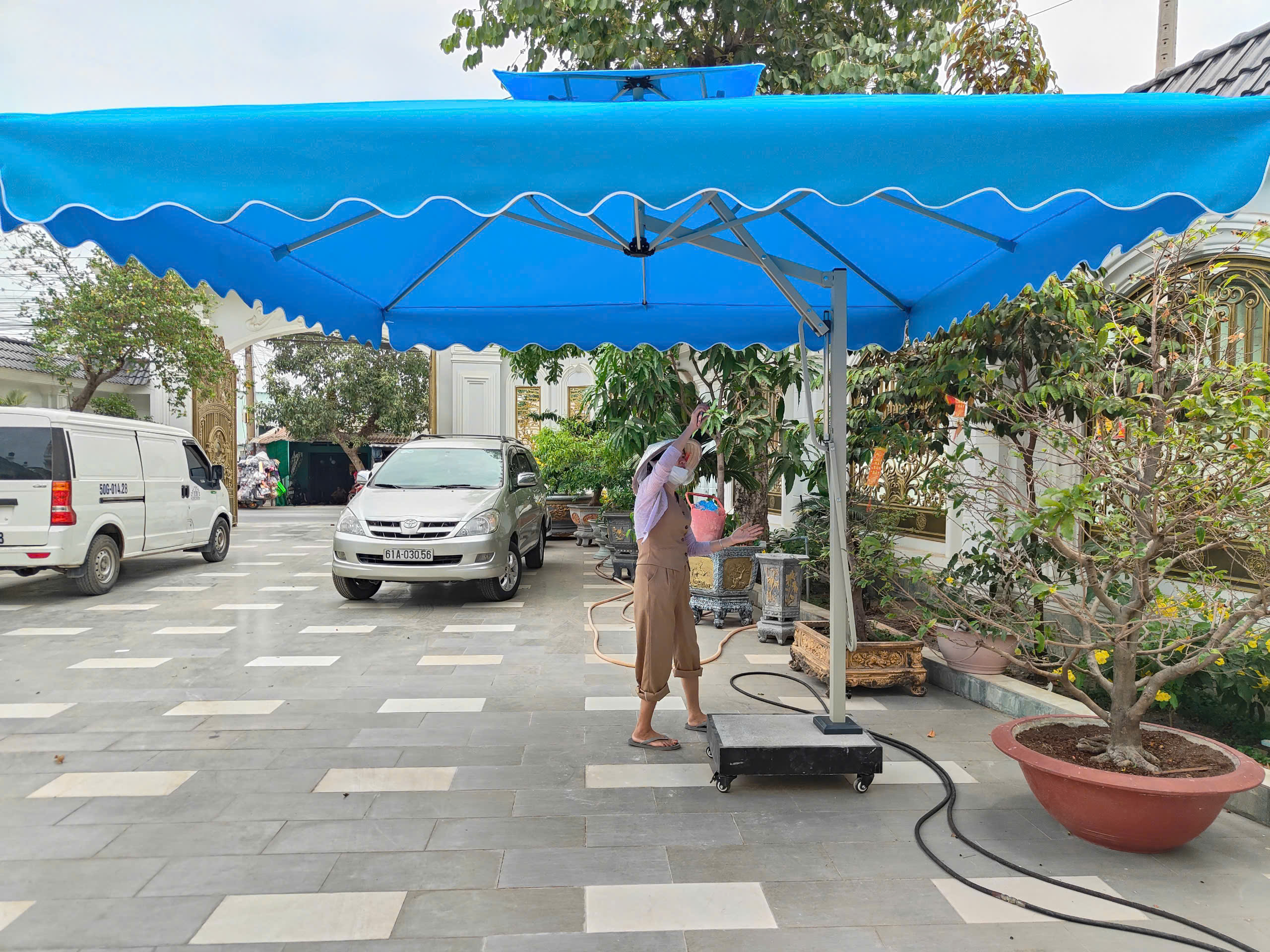 Dù vuông lệch tâm 3,5x3,5m hai tầng, có vận chuyển lắp đặt tại Đức Hoà, Tây Ninh ( Long An cũ )