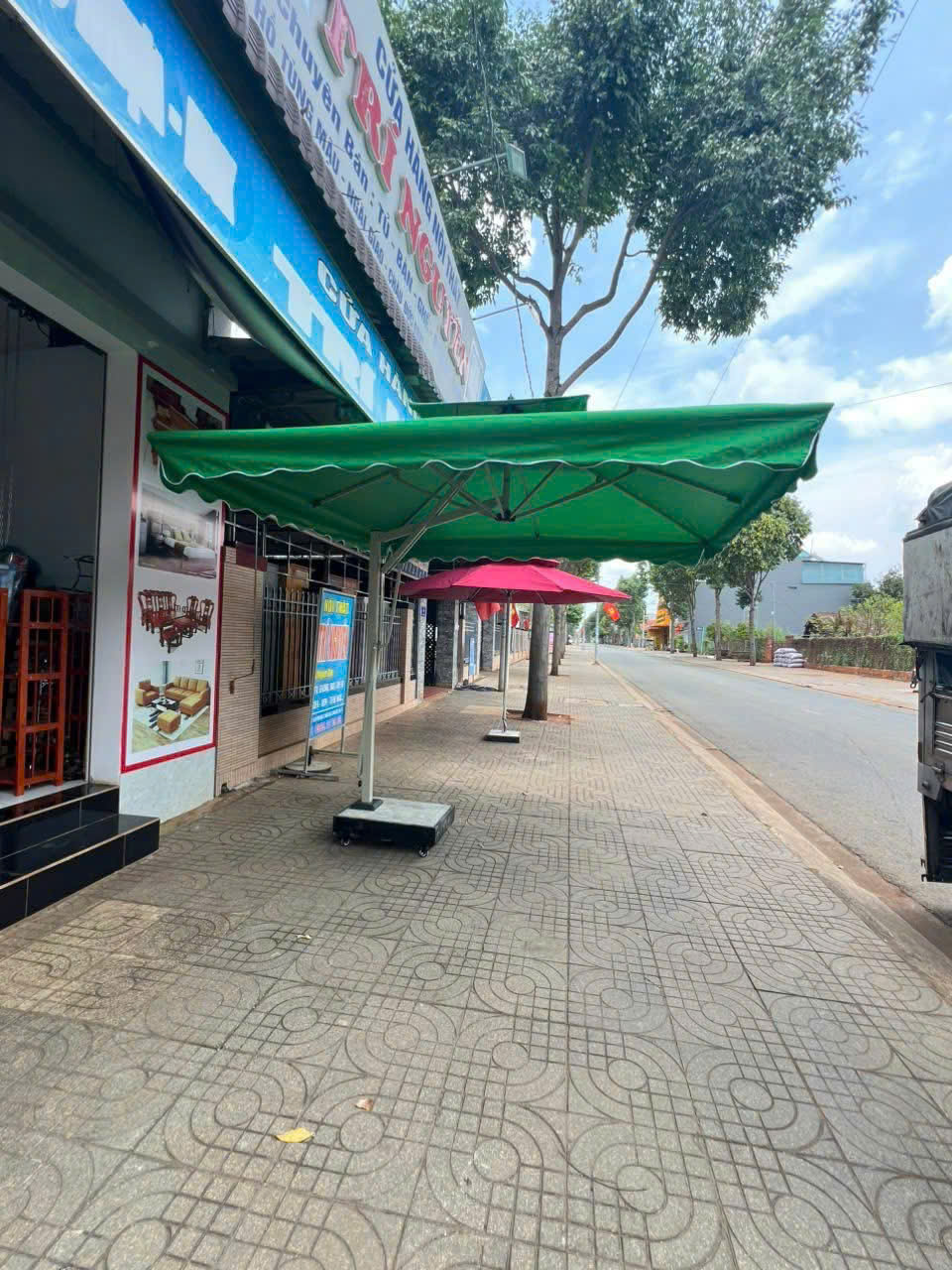 Dù che tại Bến Cát, Bình Dương -  mẫu dù vuông lệch tâm 3x3m hai tầng màu xanh lá