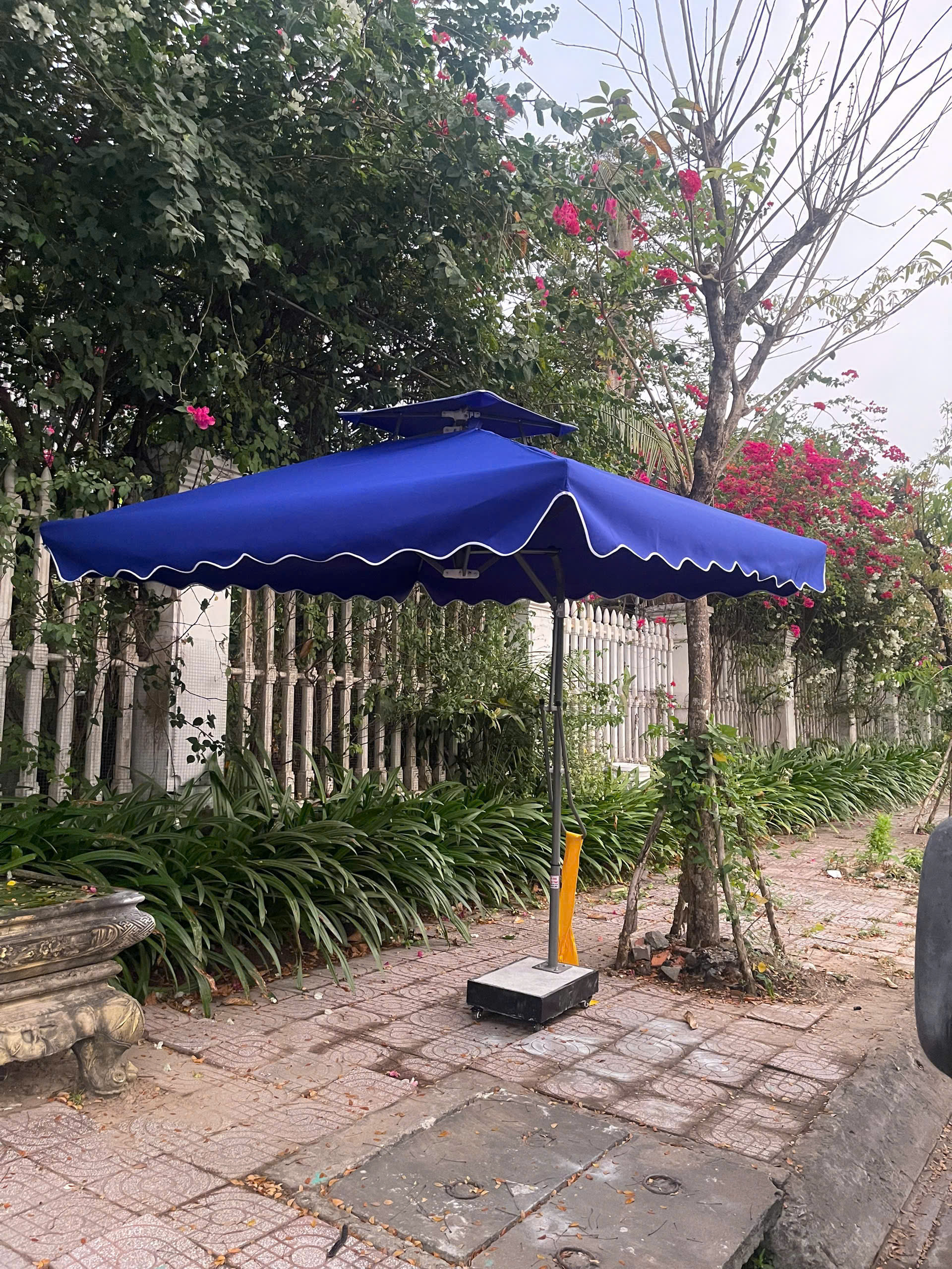 Dù Lệch Tâm Vuông 2m5 Cao Cấp Cho Không Gian Nhỏ