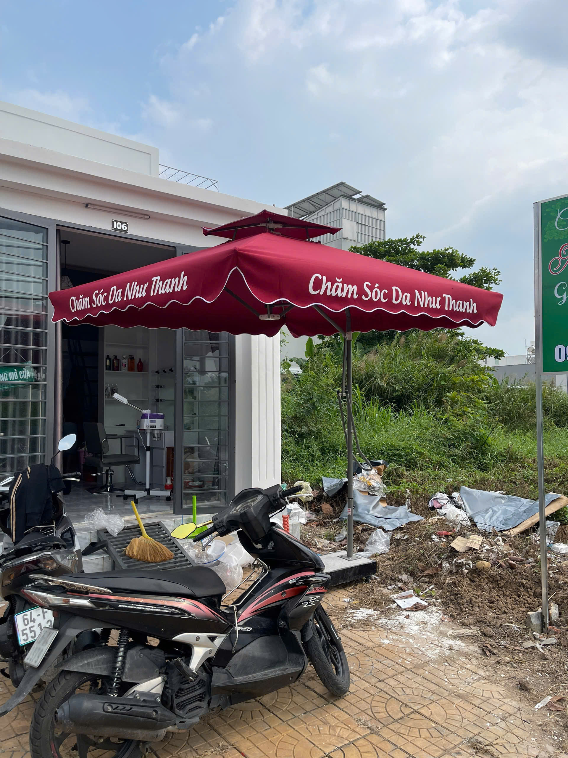 dù vuông lệch tâm 2m5 xoay 360 che mưa nắng quán cà phê giá rẻ