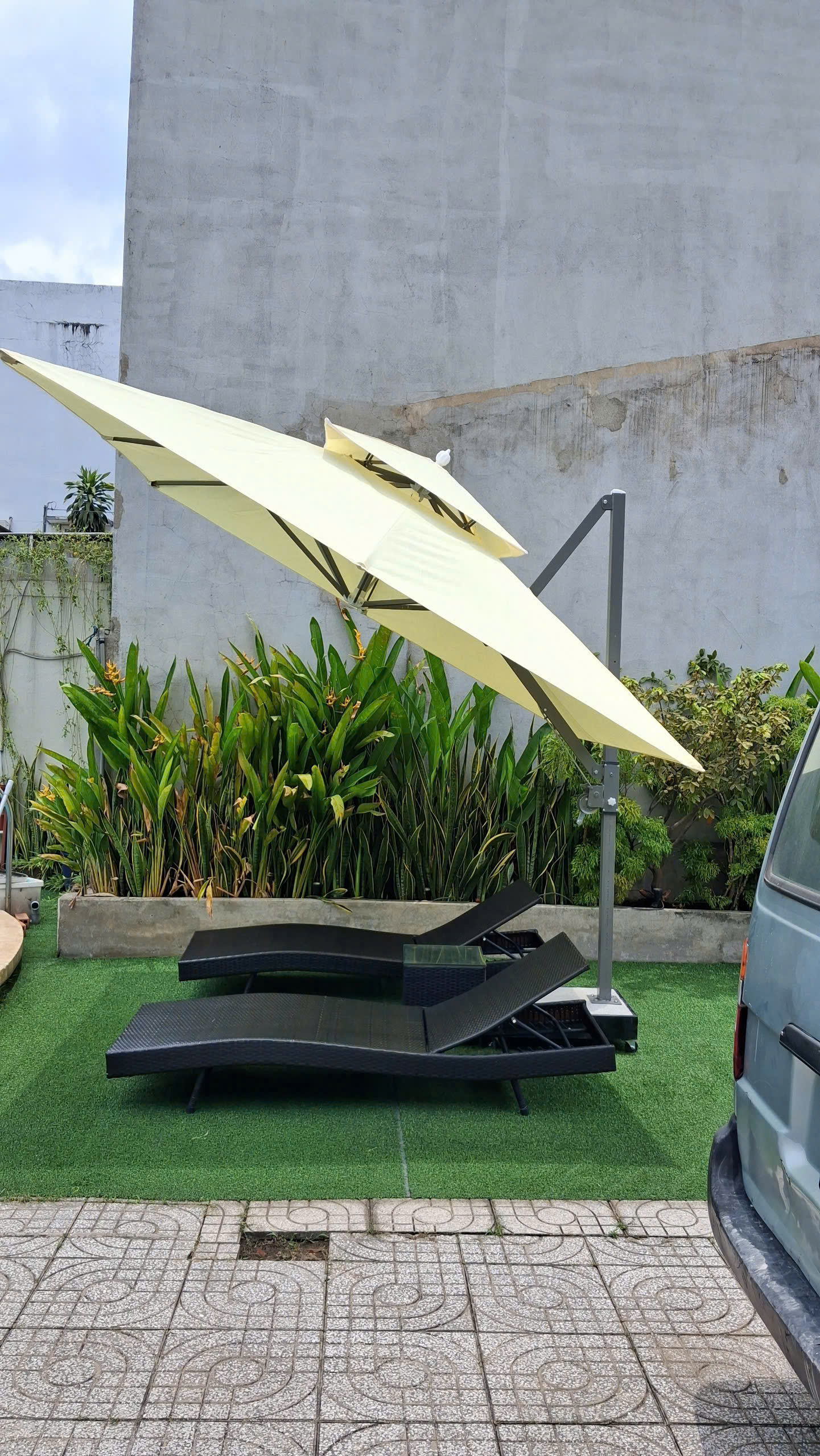 Mua Dù Lệch Tâm Vuông 3x3m Che Nắng Hồ Bơi Giá Rẻ Tại HCM - Thương hiệu Minh Long